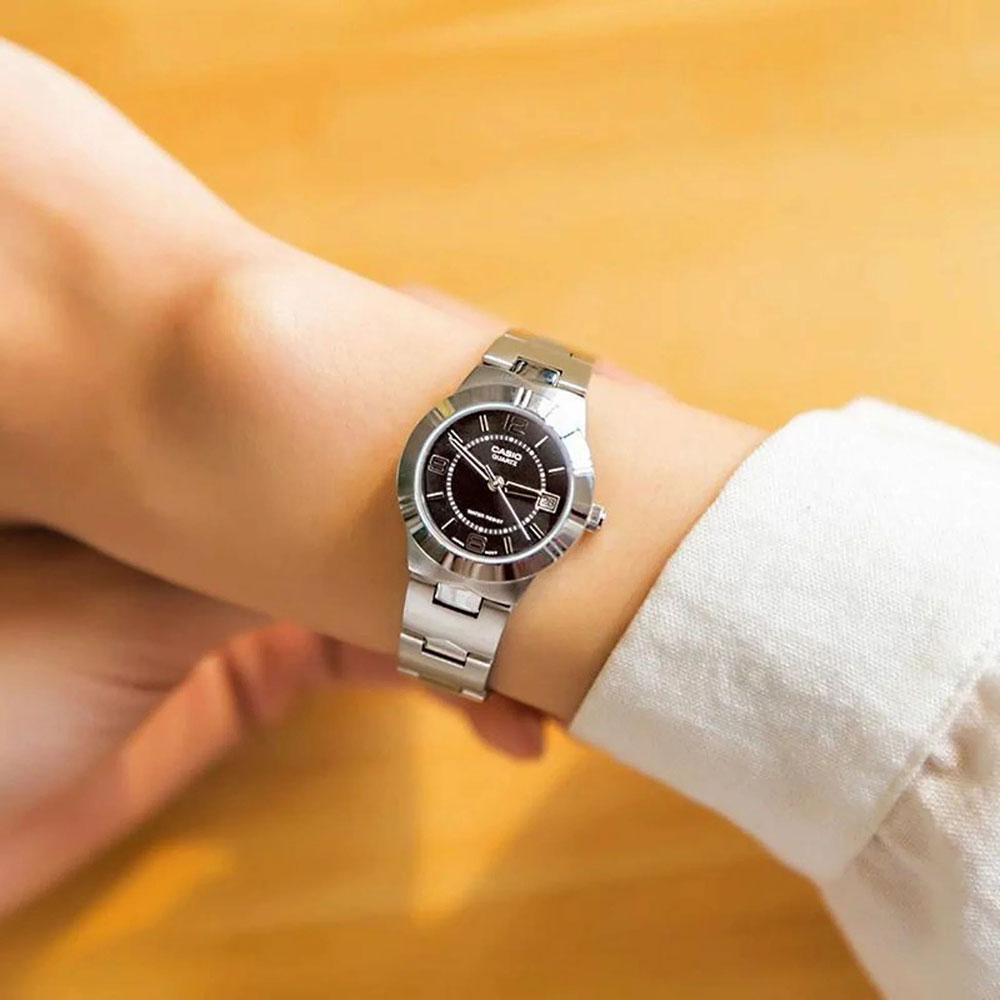 Наручные часы женские Casio LTP-1241D-1A d 25 мм Серебряный/Черный циферблат - фото 3