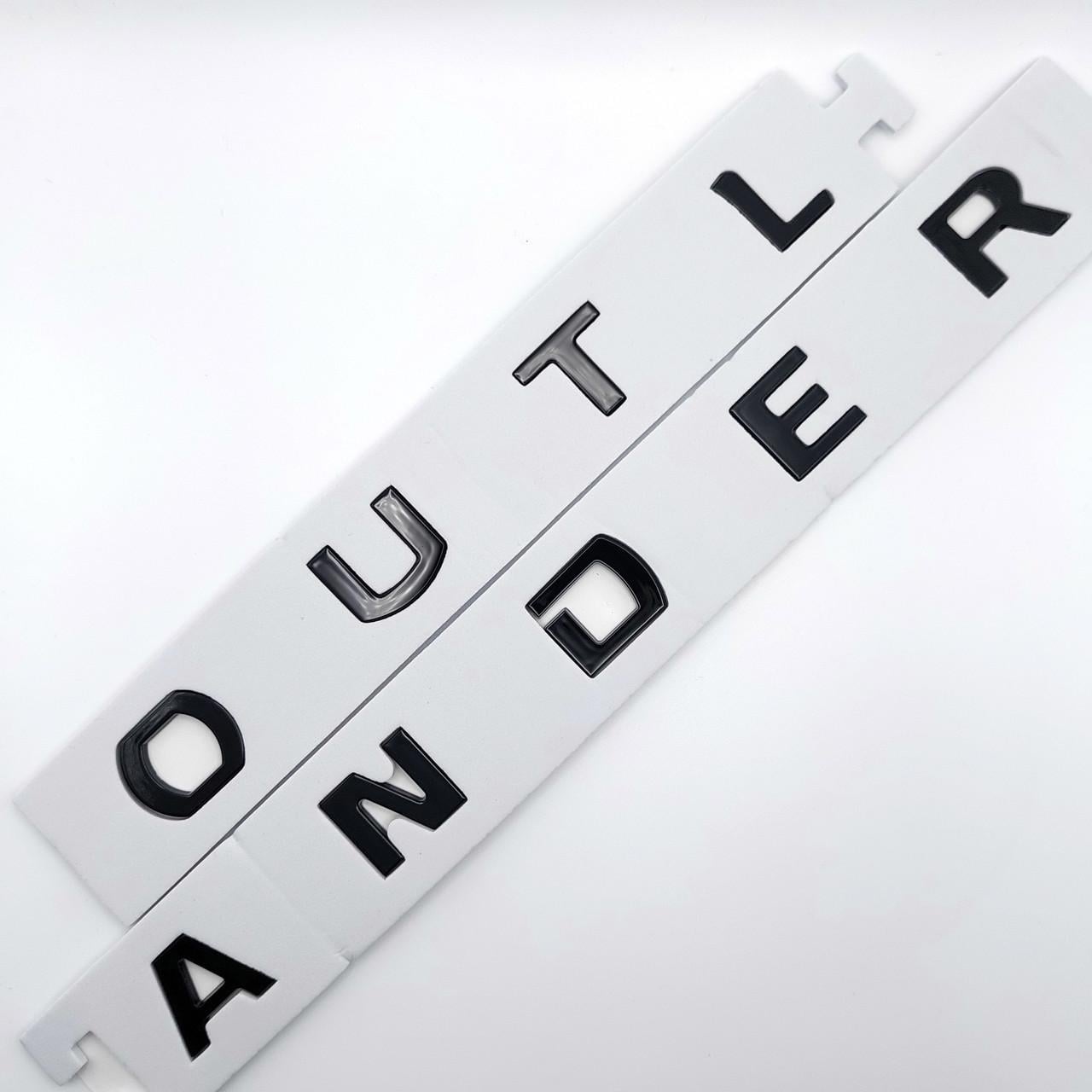 Эмблема надпись Outlander на капот Mitsubishi ABS 53х2,3 см Черный глянцевый (1732264995)