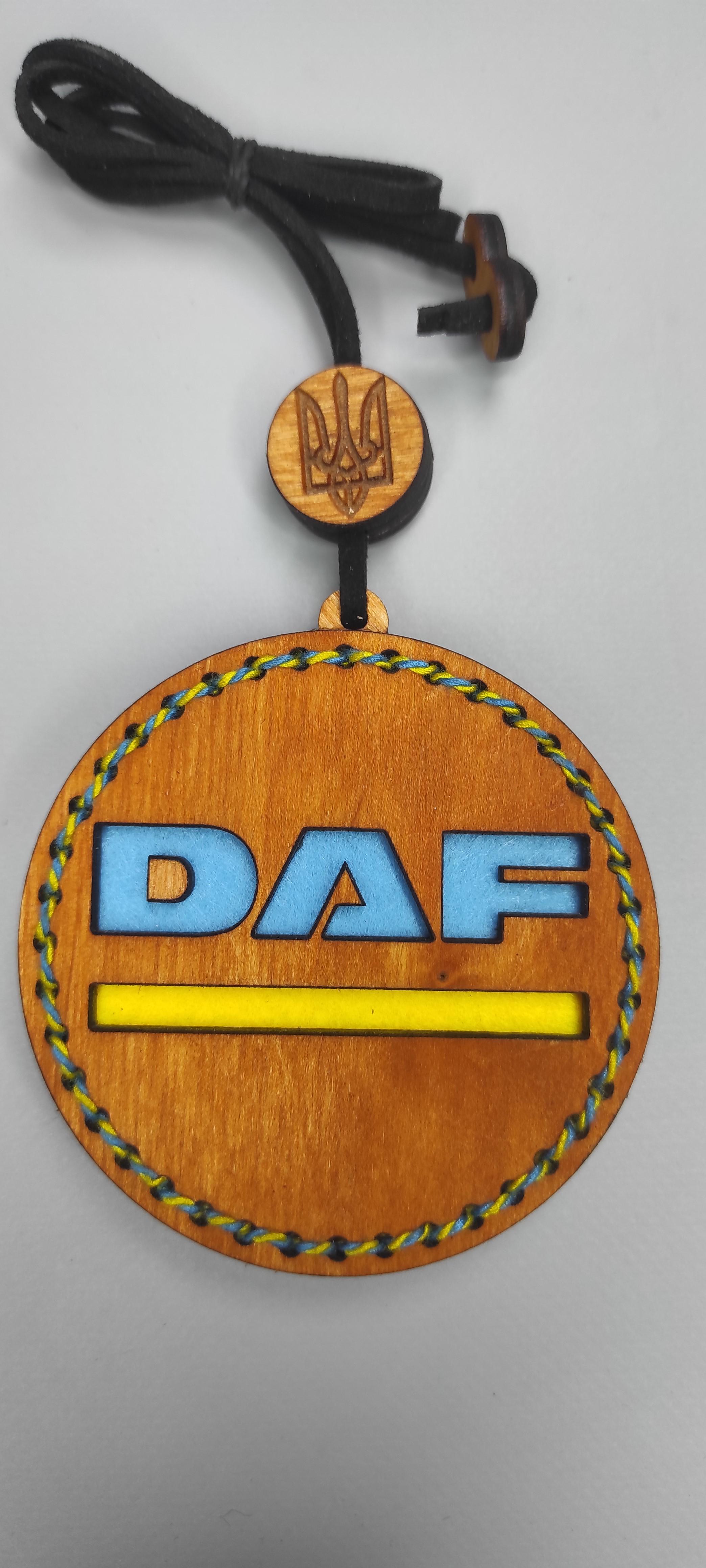 Ароматизатор из дерева в машину с логотипом DAF Мандарин и подарочный бокс - фото 2 Ароматизатор из дерева в машину с логотипом DAF Мандарин и подарочный бокс - фото 2