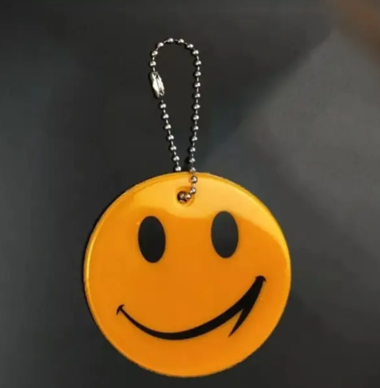 Брелок світловідбиваючий Смайл 65 мм Золотистий (35220/3) - фото 2 Брелок світловідбиваючий Смайл 65 мм Золотистий (35220/3) - фото 2