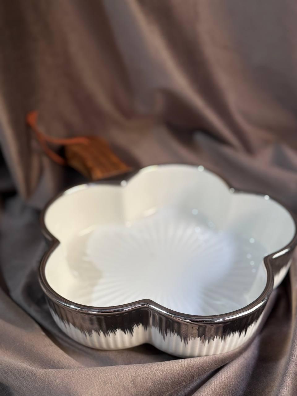 Тарелка сервировочная YIWU ZJH-15-6 фарфоровая с деревянной ручкой 700 мл Белый с серебряным (30101607) - фото 2 Тарелка сервировочная YIWU ZJH-15-6 фарфоровая с деревянной ручкой 700 мл Белый с серебряным (30101607) - фото 2