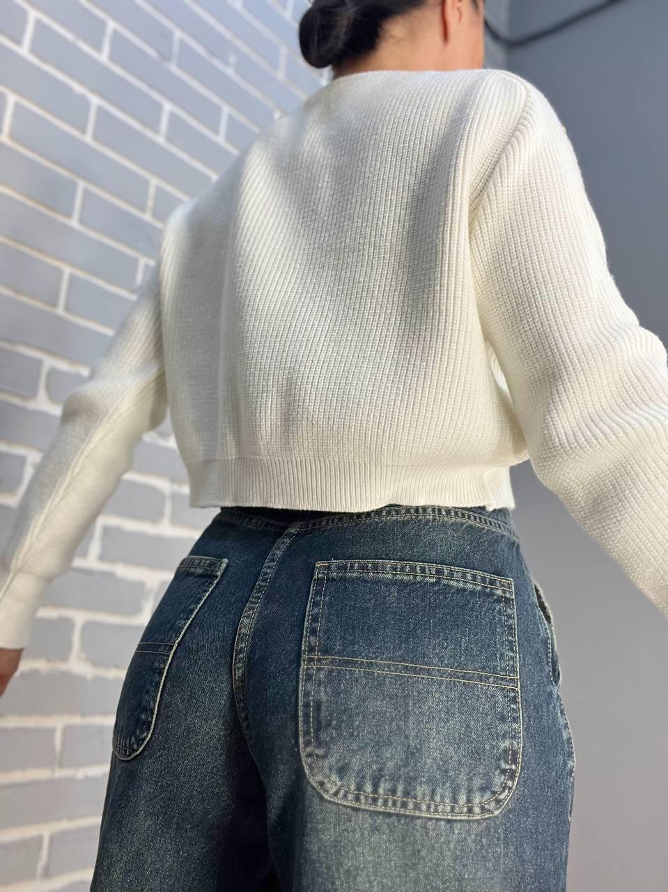 Свитер женский MIX RAY 6733 золотые пуговицы на плечах укороченный свободный OS Белый (1212) - фото 4 Свитер женский MIX RAY 6733 золотые пуговицы на плечах укороченный свободный OS Белый (1212) - фото 4