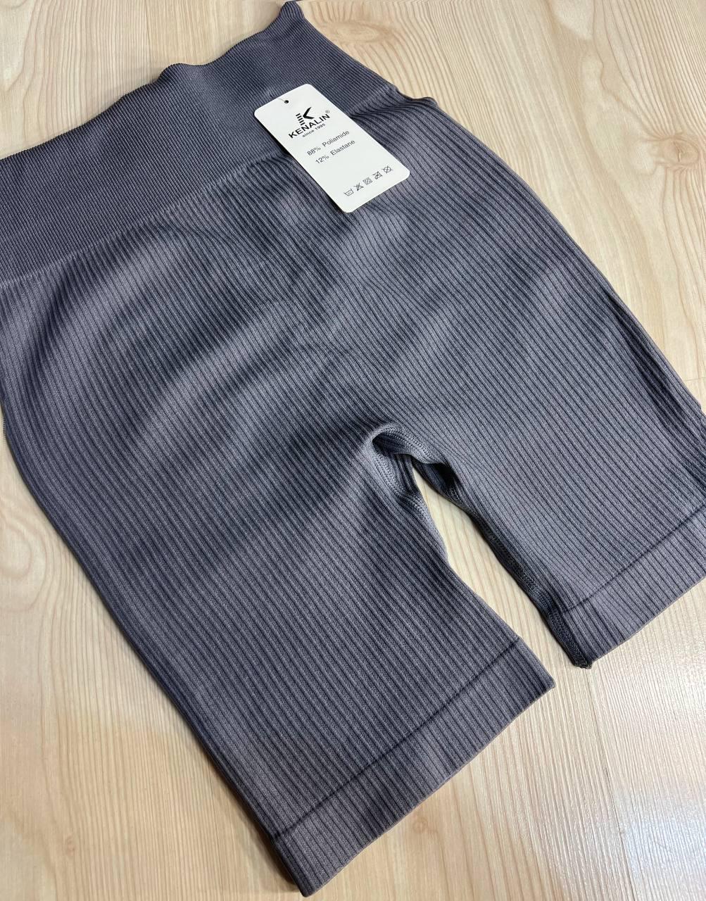 Шорти жіночі Kenalin 0412 велосипедки лосини в рубчик пуш-ап широкий пояс середня довжина OS Сірий (3937) - фото 6 Шорти жіночі Kenalin 0412 велосипедки лосини в рубчик пуш-ап широкий пояс середня довжина OS Сірий (3937) - фото 6