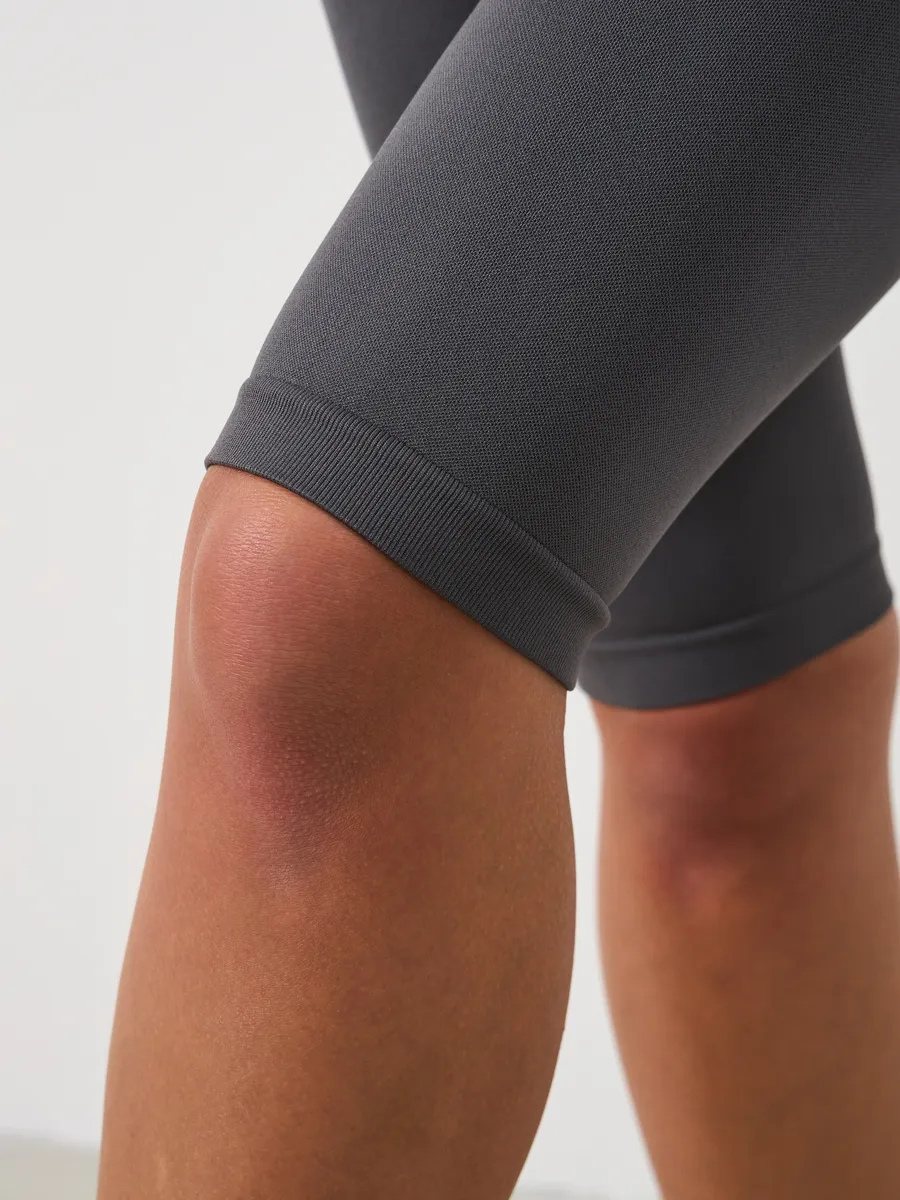 Велосипедки спортивные с эффектом пуш-ап утягивающие с высокой талией для тренировок M Серый (70195/M) - фото 8 Велосипедки спортивные с эффектом пуш-ап утягивающие с высокой талией для тренировок M Серый (70195/M) - фото 8