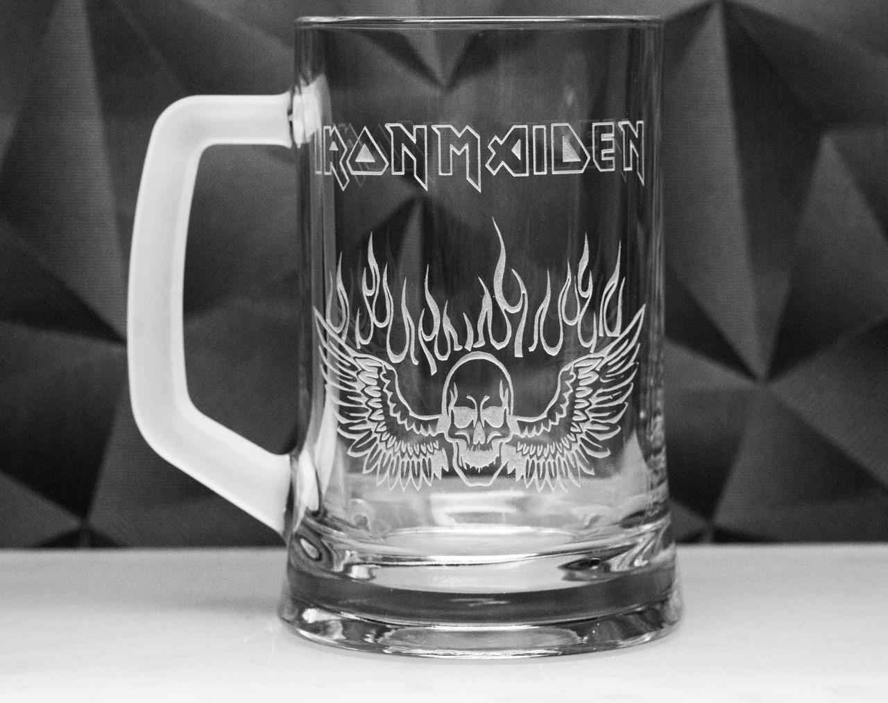 Подарунковий келих для пива з гравіюванням ''Iron Maiden'' 670 мл (2400282953)