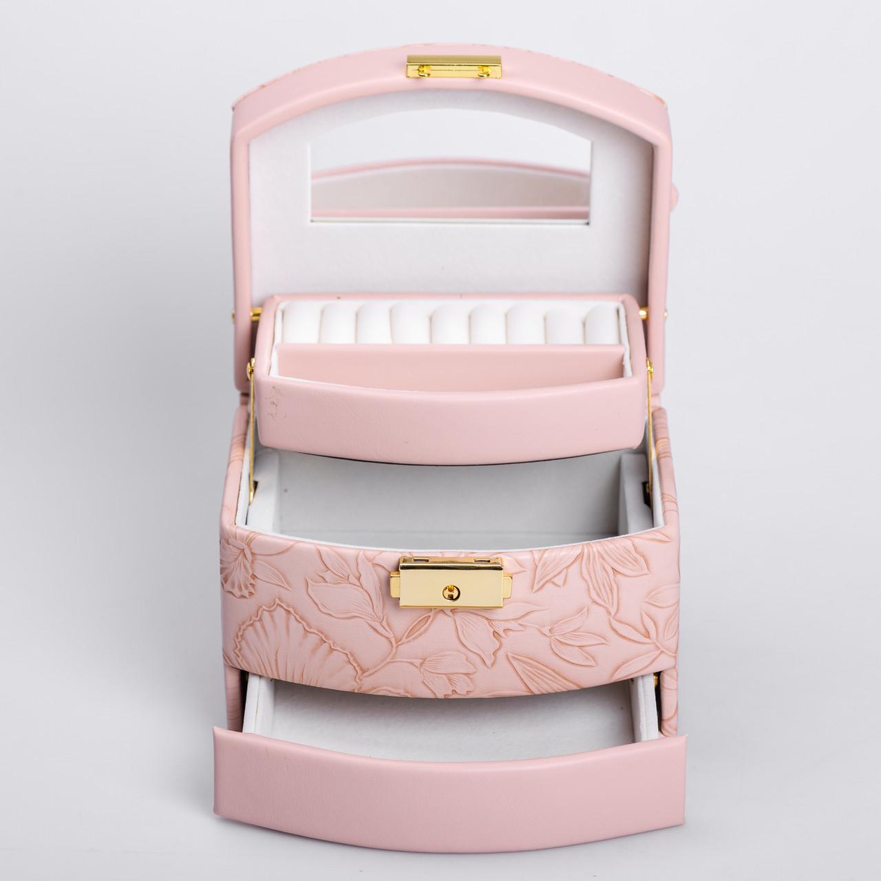 Шкатулка для украшений из эко кожи с замком для ювелирных изделий 3 яруса (6694) Шкатулка для украшений из эко кожи с замком для ювелирных изделий 3 яруса (6694)