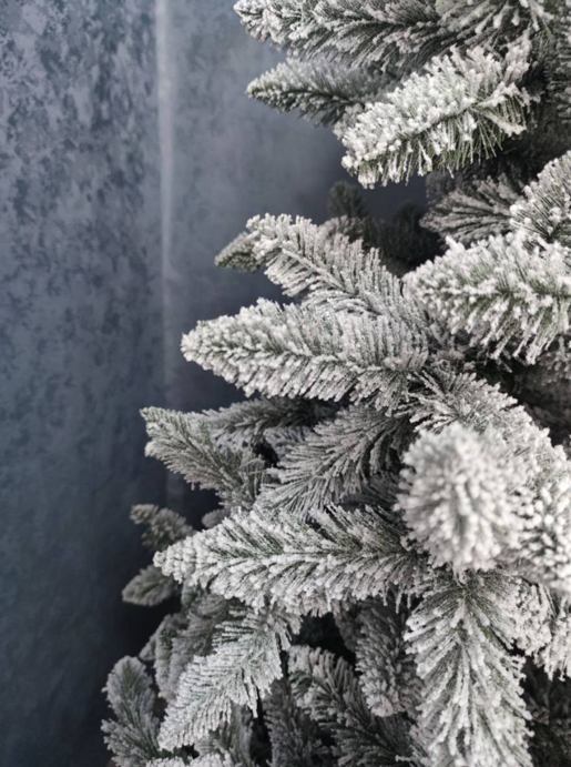 Штучна ялинка засніжена Вікторія з ПВХ з металевою підставкою 1,80 м Зелений/Білий (NYT15151) - фото 2