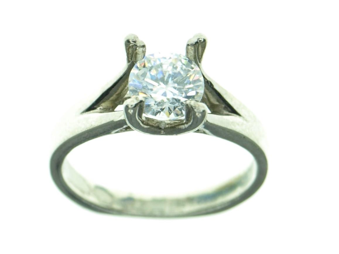 Кольцо из серебра с фианитом р. 16 (2101600141) - фото 2 Кольцо из серебра с фианитом р. 16 (2101600141) - фото 2