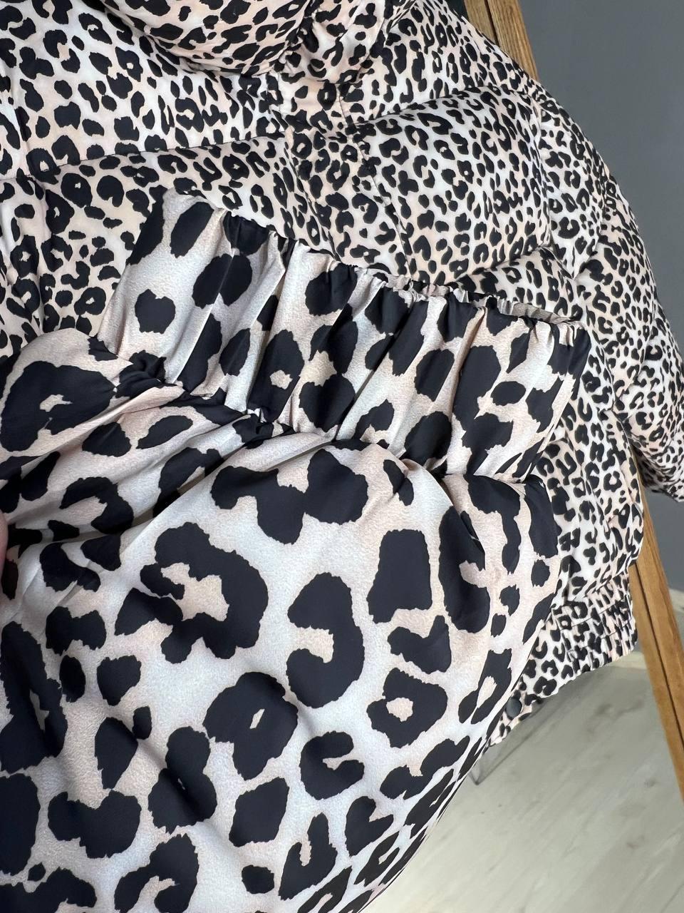 Куртка женская Lady Yep 9006 короткая с капюшоном леопардовый принт на резинке демисезонная р. 46 Бежевый (3271) - фото 7 Куртка женская Lady Yep 9006 короткая с капюшоном леопардовый принт на резинке демисезонная р. 46 Бежевый (3271) - фото 7