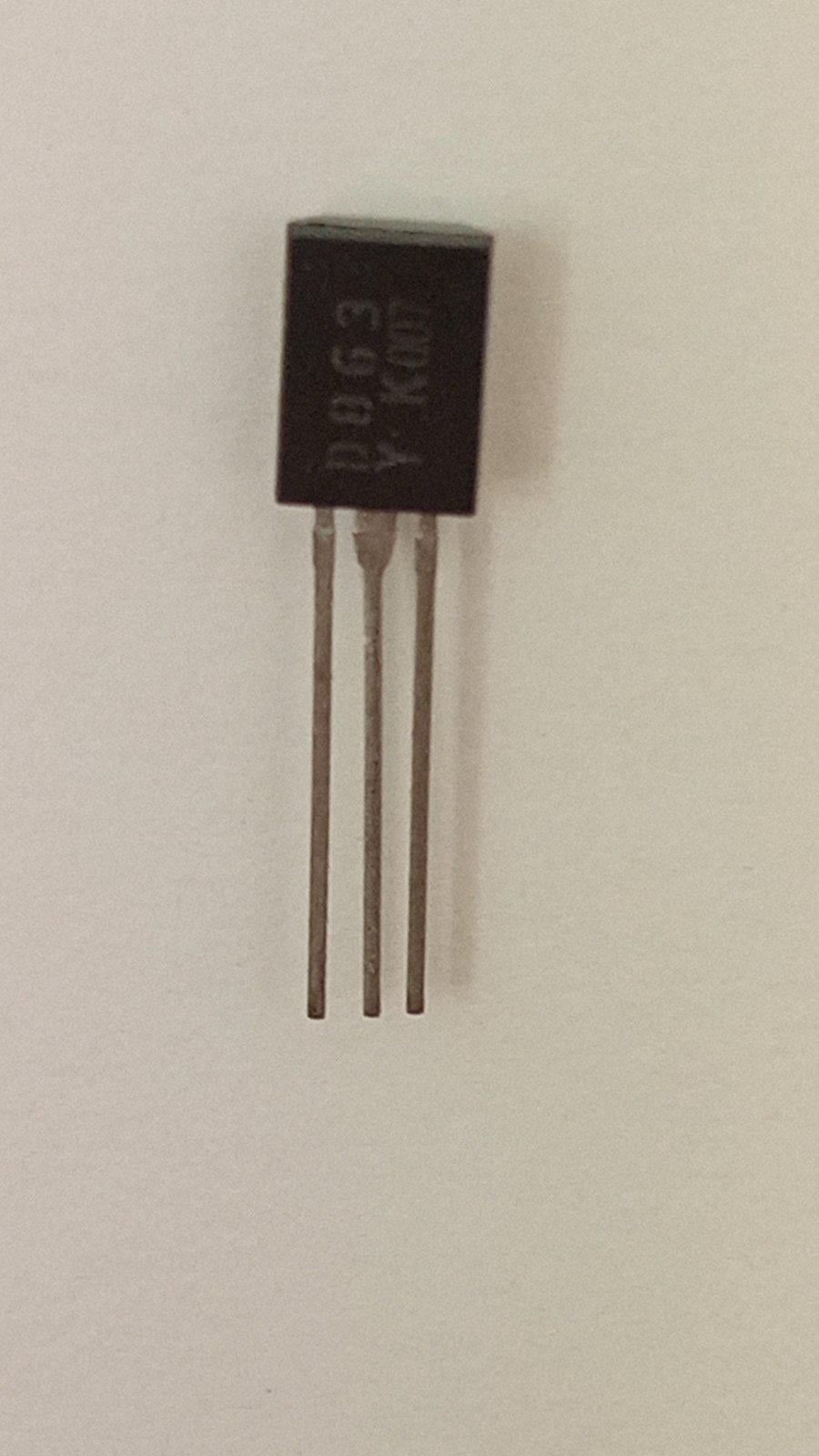 Транзистор 2SD863 npn 50V 1A 0.9W h60 TO-92 (22066)