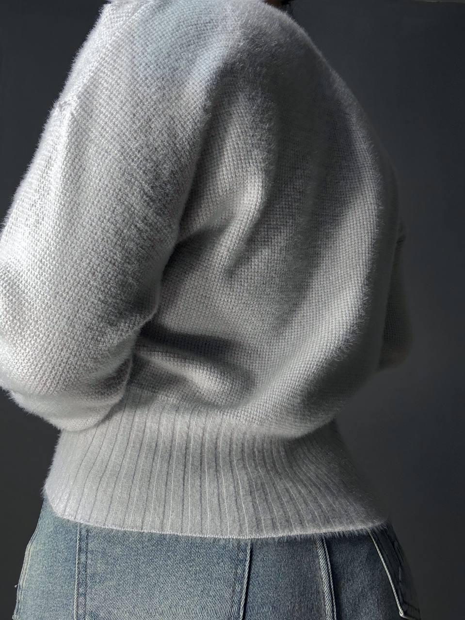 Светр жіночий Fancy Matinee 7571 вафельний з ангори оверсайз OS Світло-сірий (4988) - фото 3 Светр жіночий Fancy Matinee 7571 вафельний з ангори оверсайз OS Світло-сірий (4988) - фото 3