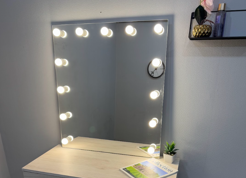 Настенное зеркало для макияжа Блеск 900х800 см