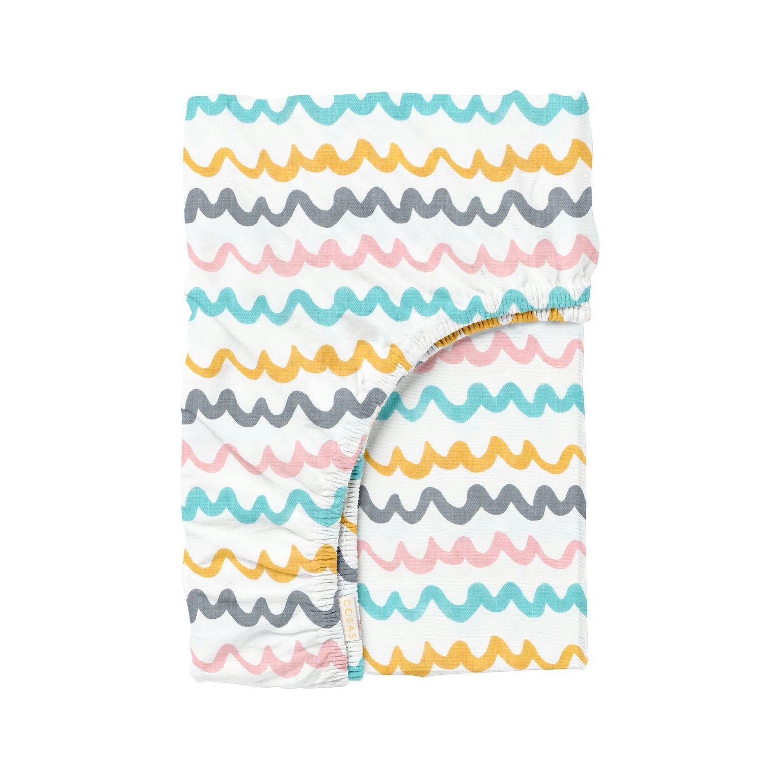 Простынь Cosas на резинке в детскую кроватку 60x120 см Wavy Lines (4822052183472)