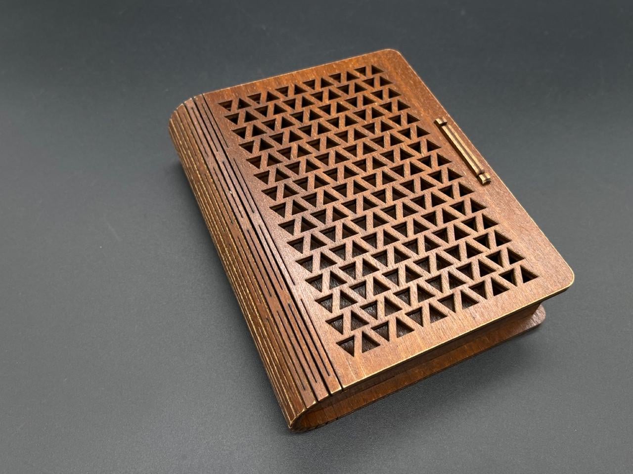 Шкатулка-купюрница тонированная с фигурной перфорацией 14х11,5х3,5 см (KF-017-54)