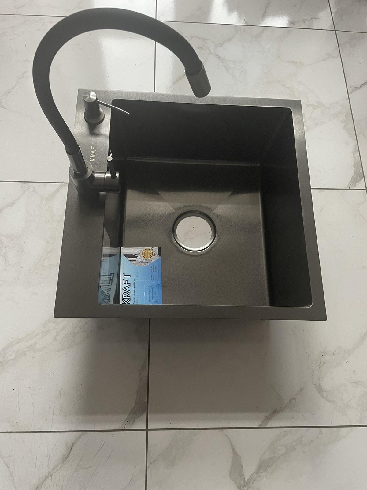 Мойка кухонная Kraft 5050 PVD Черный/гибкий кран Kraft из нержавеющей стали - фото 9 Мойка кухонная Kraft 5050 PVD Черный/гибкий кран Kraft из нержавеющей стали - фото 9