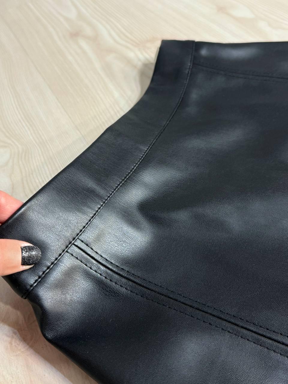 Спідниця жіноча Gritana 956 з екошкіри коротка з розрізами S Чорний (5822) - фото 4 Спідниця жіноча Gritana 956 з екошкіри коротка з розрізами S Чорний (5822) - фото 4