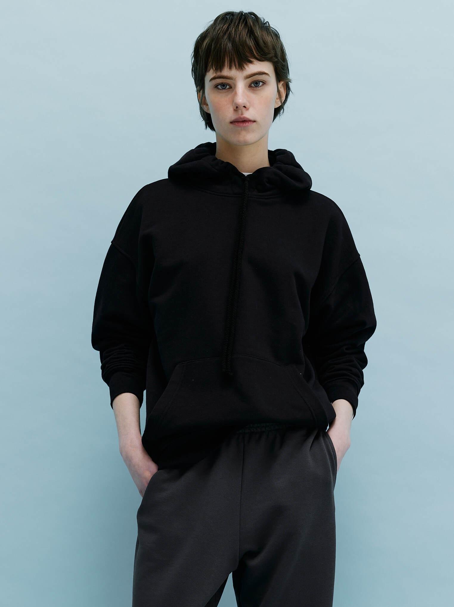 Худі жіночий однотонний ROZA 231110 2XL Чорний (4824005691874) - фото 1 Худі жіночий однотонний ROZA 231110 2XL Чорний (4824005691874) - фото 1