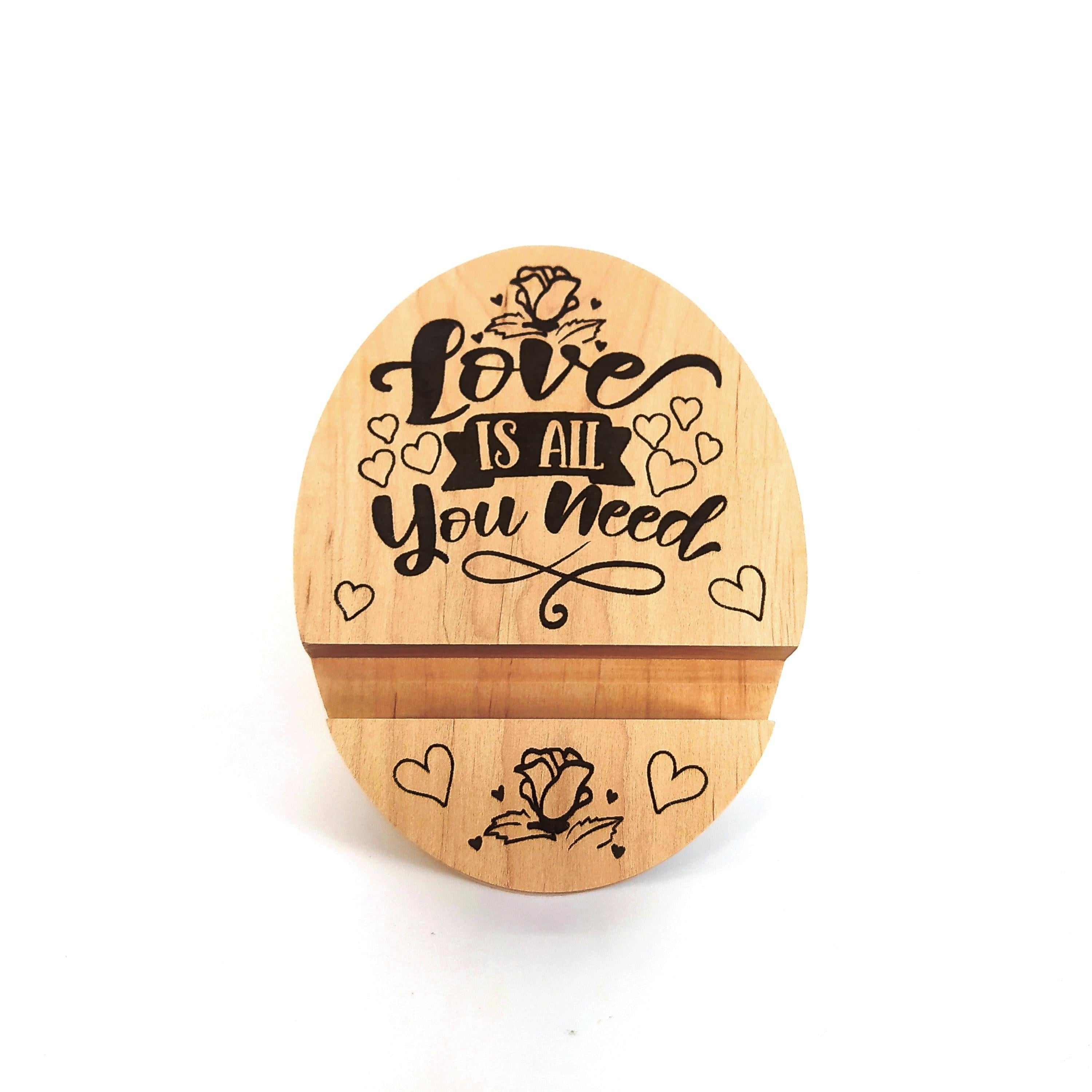 Подставка для смартфона Майстерня містера Томаса Love is all you need 9х12х2 см