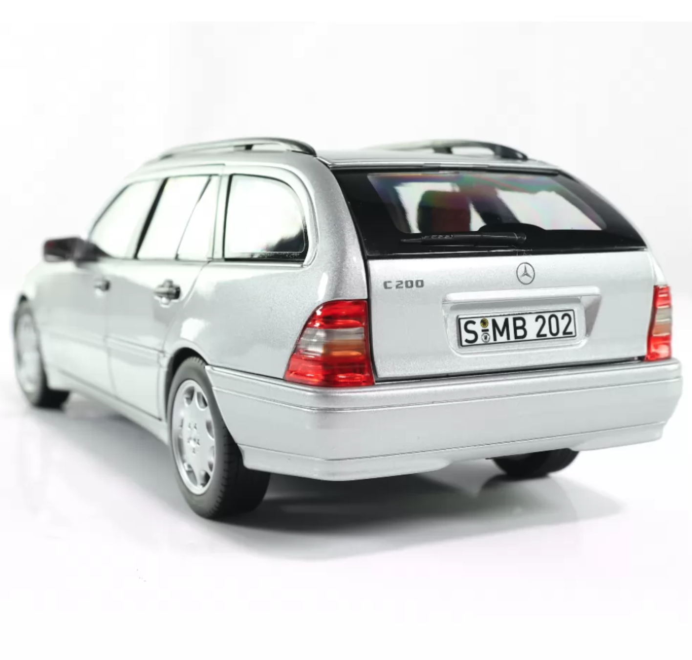 Модель автомобиля Mercedes-Benz C200 S202 T-Model 1997-2001 1:18 Brilliant Silver (B66040705) - фото 3