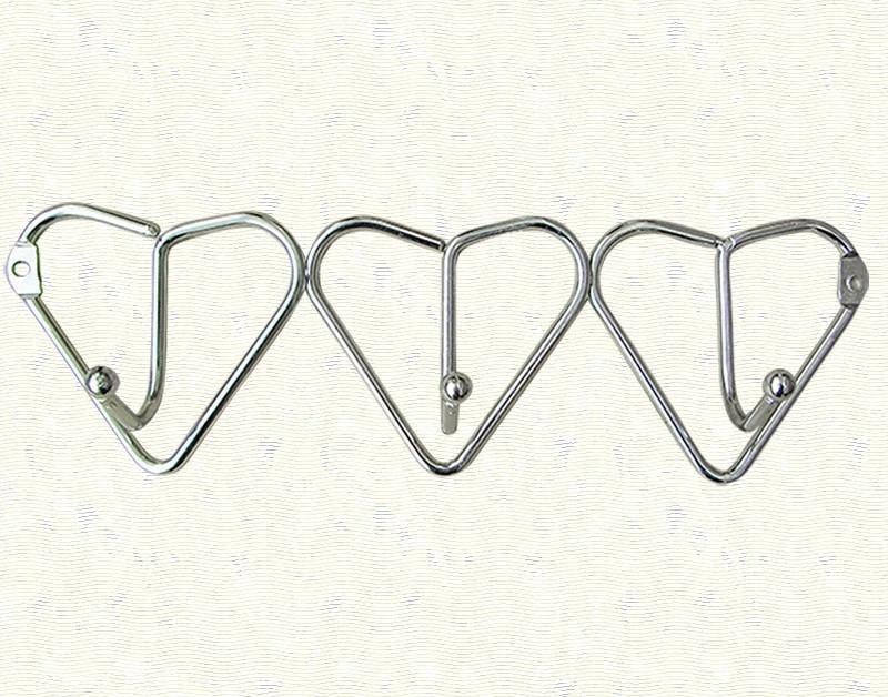 Вешалка настенная металлическая сердечки 3 крючка (1975) Вешалка настенная металлическая сердечки 3 крючка (1975)