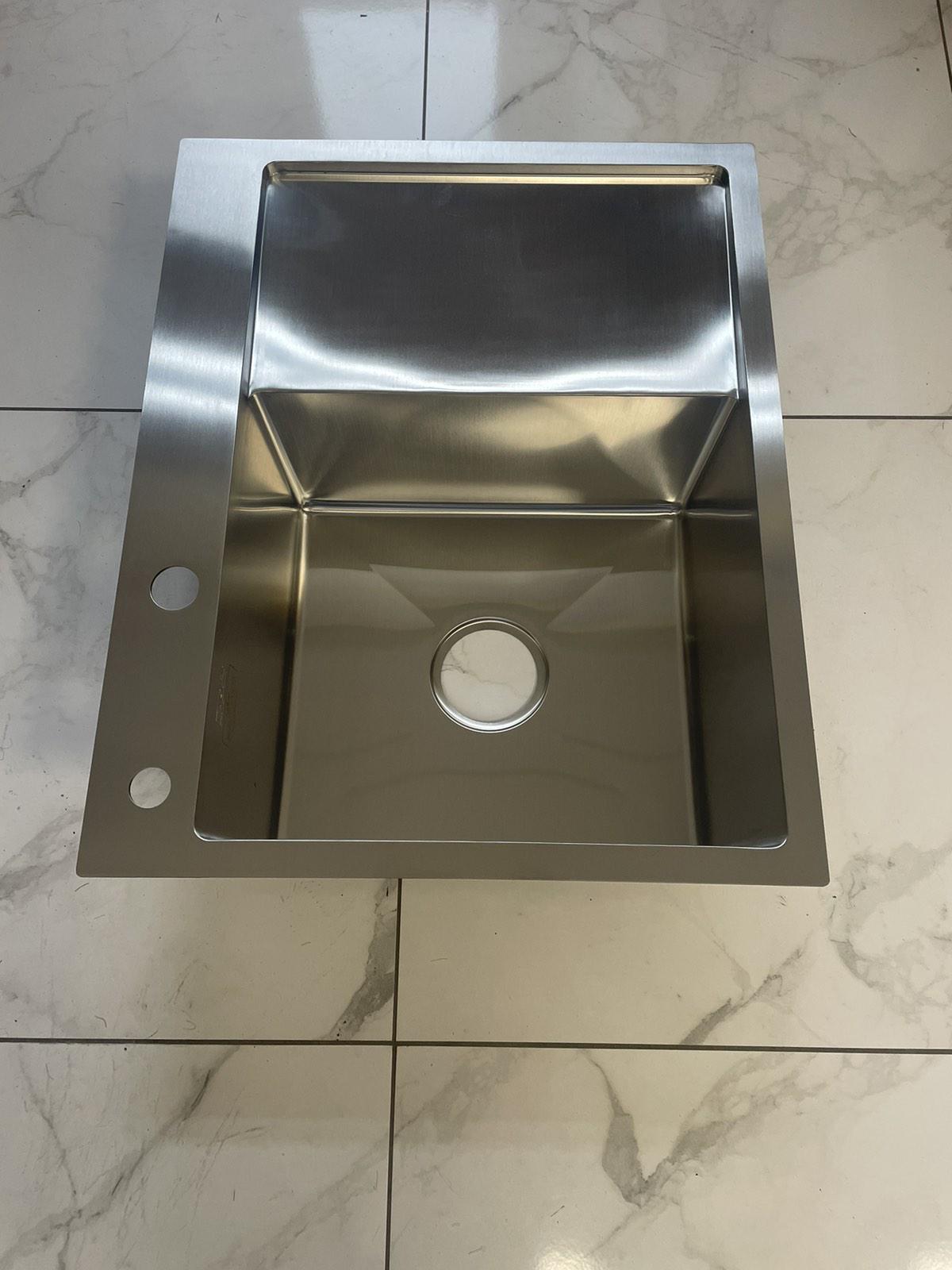 Мийка Kroner-6350LHM 3,0/1,0 мм ліва Сірий/змішувач-кран з гнучким виливом Kroner Küche-C031BLK - фото 4