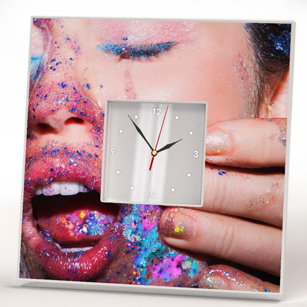 Часы с фото Miley Cyrus 260x260 мм (C00795)