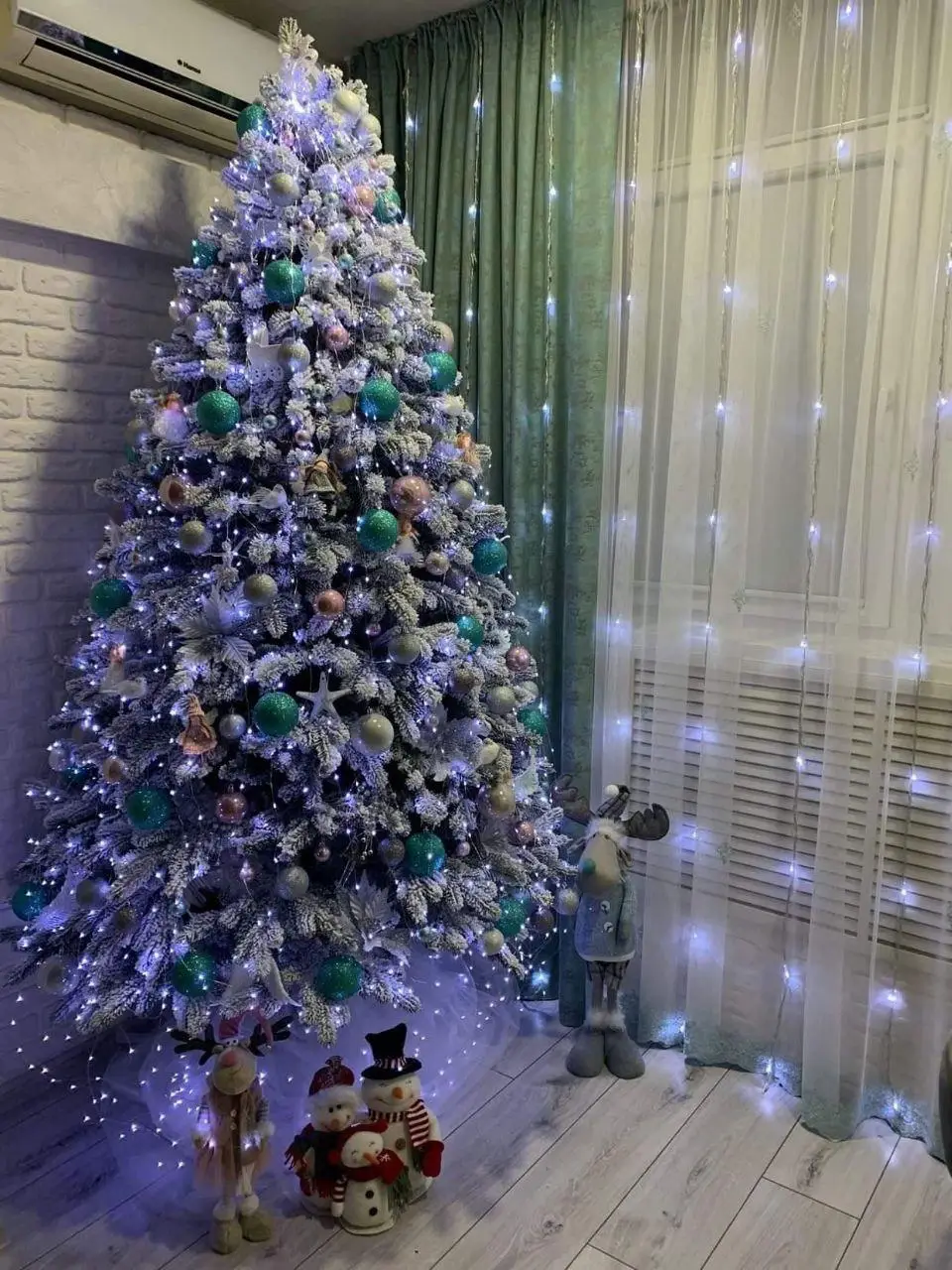 Ялинка лита елітна засніжена Хатинка з металевою розбірною підставкою 1,80 м Білий (Засн.Е-180) - фото 4 Ялинка лита елітна засніжена Хатинка з металевою розбірною підставкою 1,80 м Білий (Засн.Е-180) - фото 4