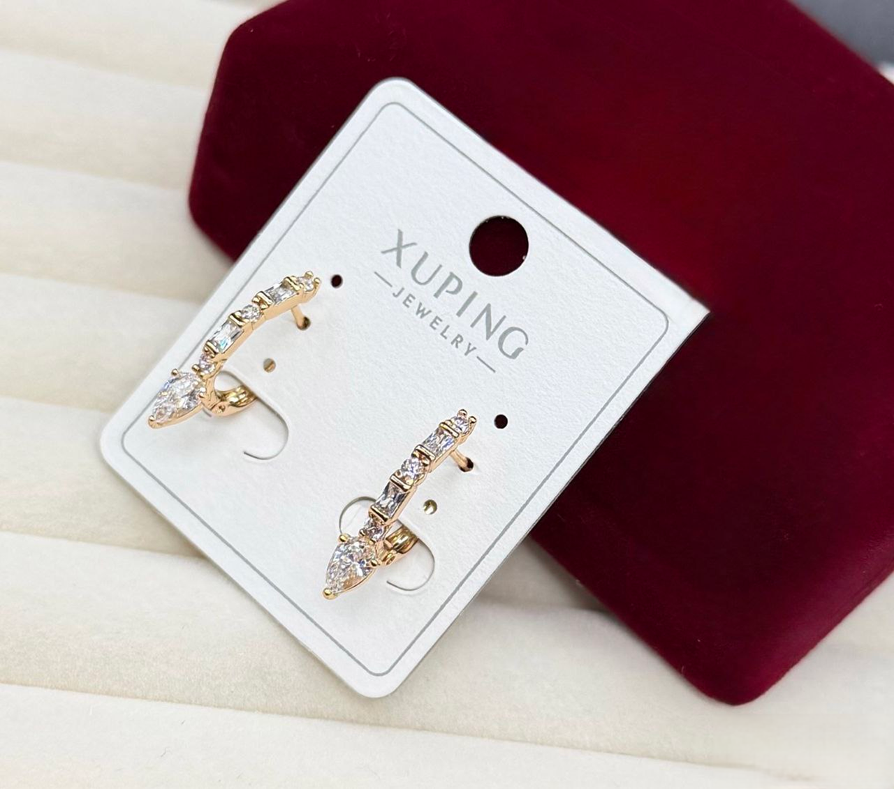 Серьги Xuping гипоаллергенное медицинское золото с дугой и камешками украшение для ежедневного образа (2906525094)