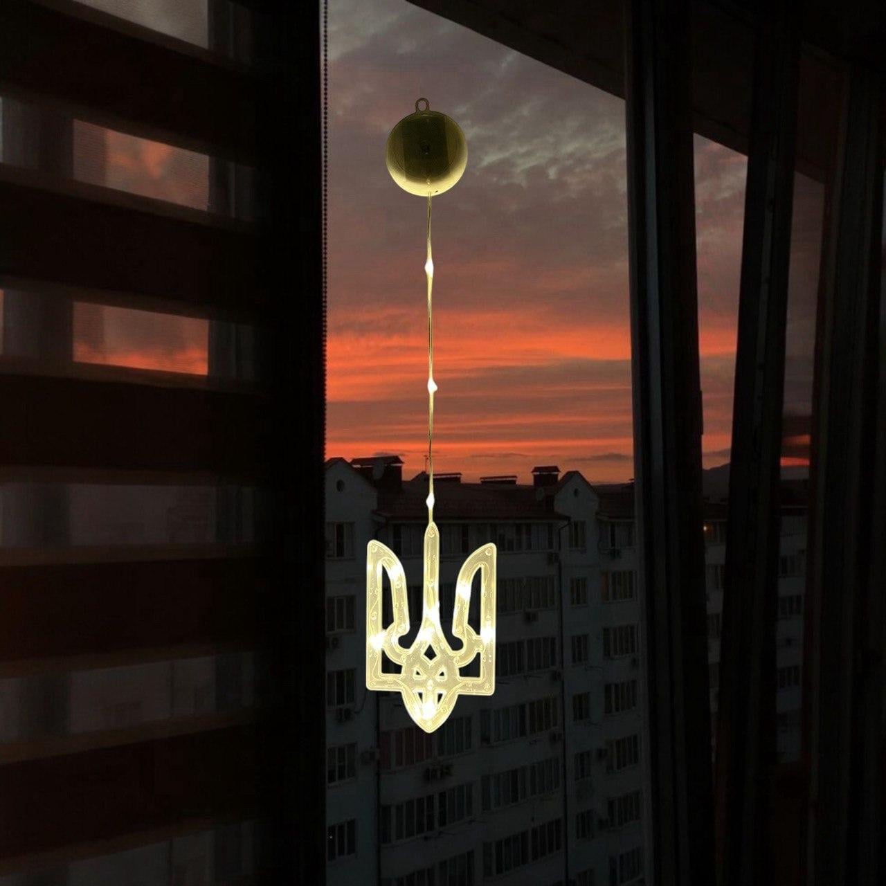 Гирлянда светодиодная фигурка Украинский Тризуб на батарейках 3ААА и присоске на окно или стену (2416531667) Гирлянда светодиодная фигурка Украинский Тризуб на батарейках 3ААА и присоске на окно или стену (2416531667)