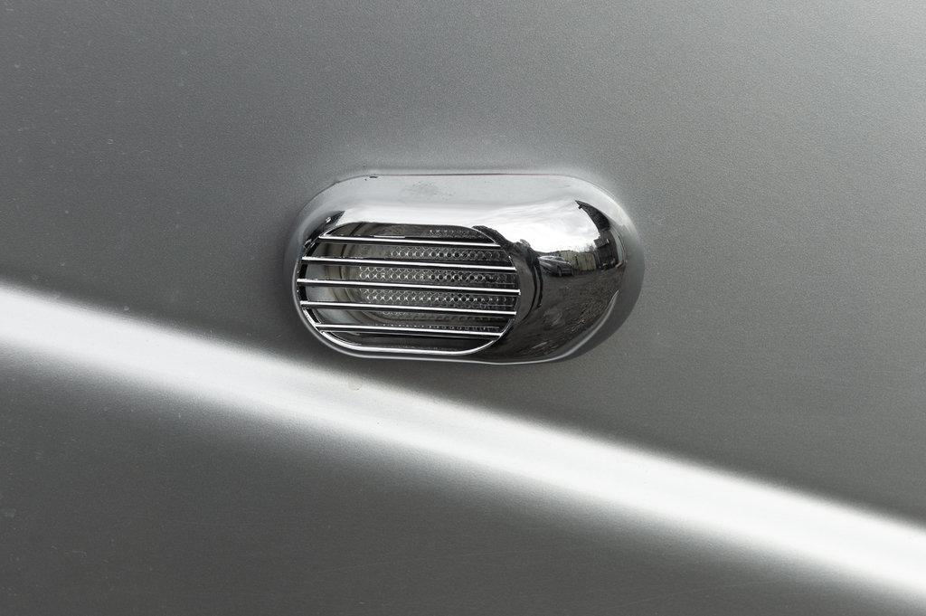 Решетка на повторитель Овал Carmos для Mitsubishi Outlander 2006-2012 гг. abs-пластик Хром