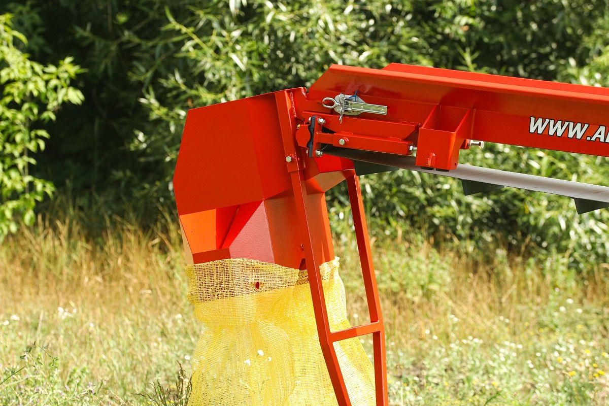 Подрібнювач гілок Arpal на шматки дров з бензиновим двигуном на причепі (АМ-120БД-К) - фото 22 Подрібнювач гілок Arpal на шматки дров з бензиновим двигуном на причепі (АМ-120БД-К) - фото 22