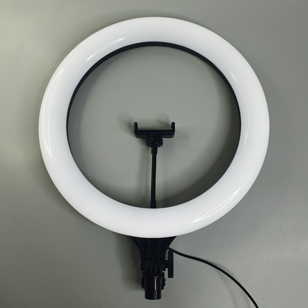 Лампа кольцевая LED A390 для селфи с держателем для телефона и креплением под штатив 38 см (HA-24) Лампа кольцевая LED A390 для селфи с держателем для телефона и креплением под штатив 38 см (HA-24)