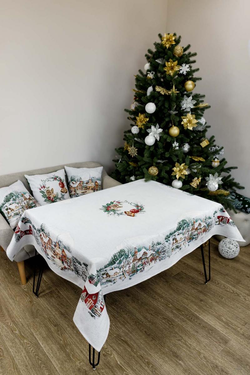 Скатерть гобеленовая с велюром Зимний город 135х350 см (031301)