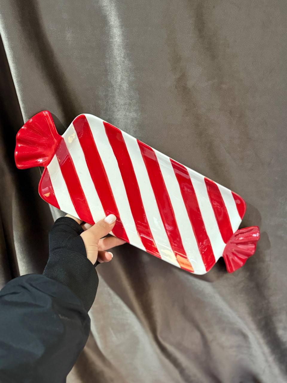 Блюдо для десертов новогоднее YIWU Merry CR-1-30 фарфоровое 26х12,5 см (CR-1-30) - фото 4 Блюдо для десертов новогоднее YIWU Merry CR-1-30 фарфоровое 26х12,5 см (CR-1-30) - фото 4