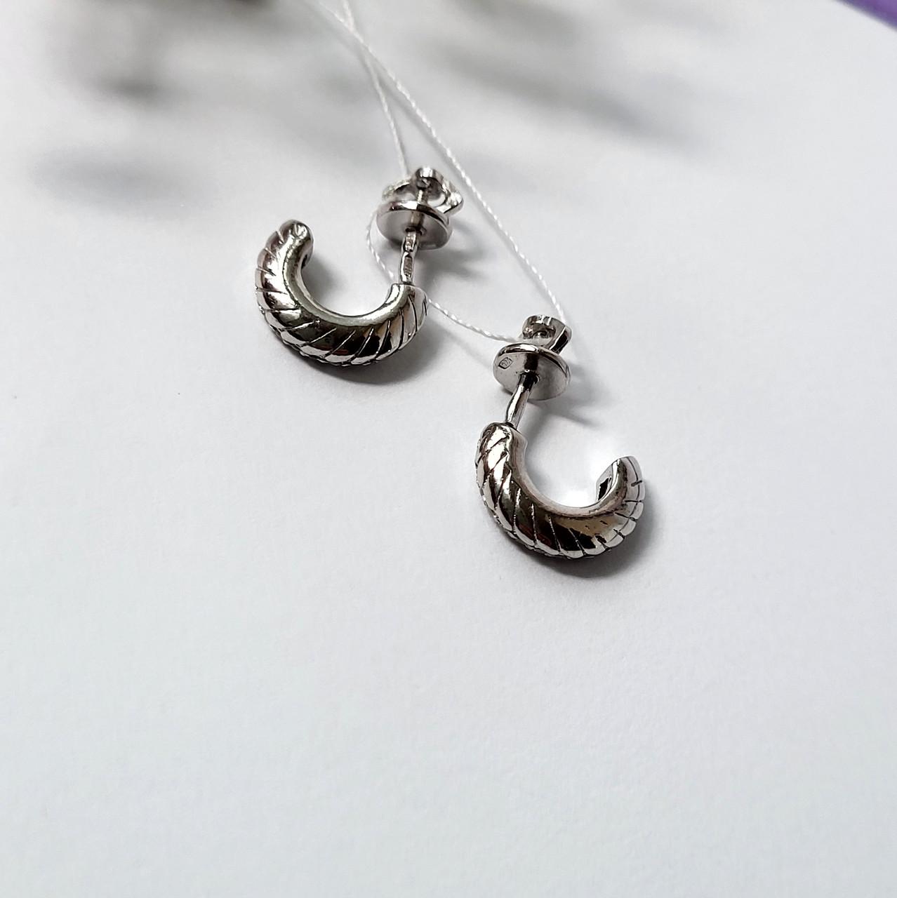 Серьги гвоздики на закрутках с белыми камнями серебро 925 пробы (54077р)