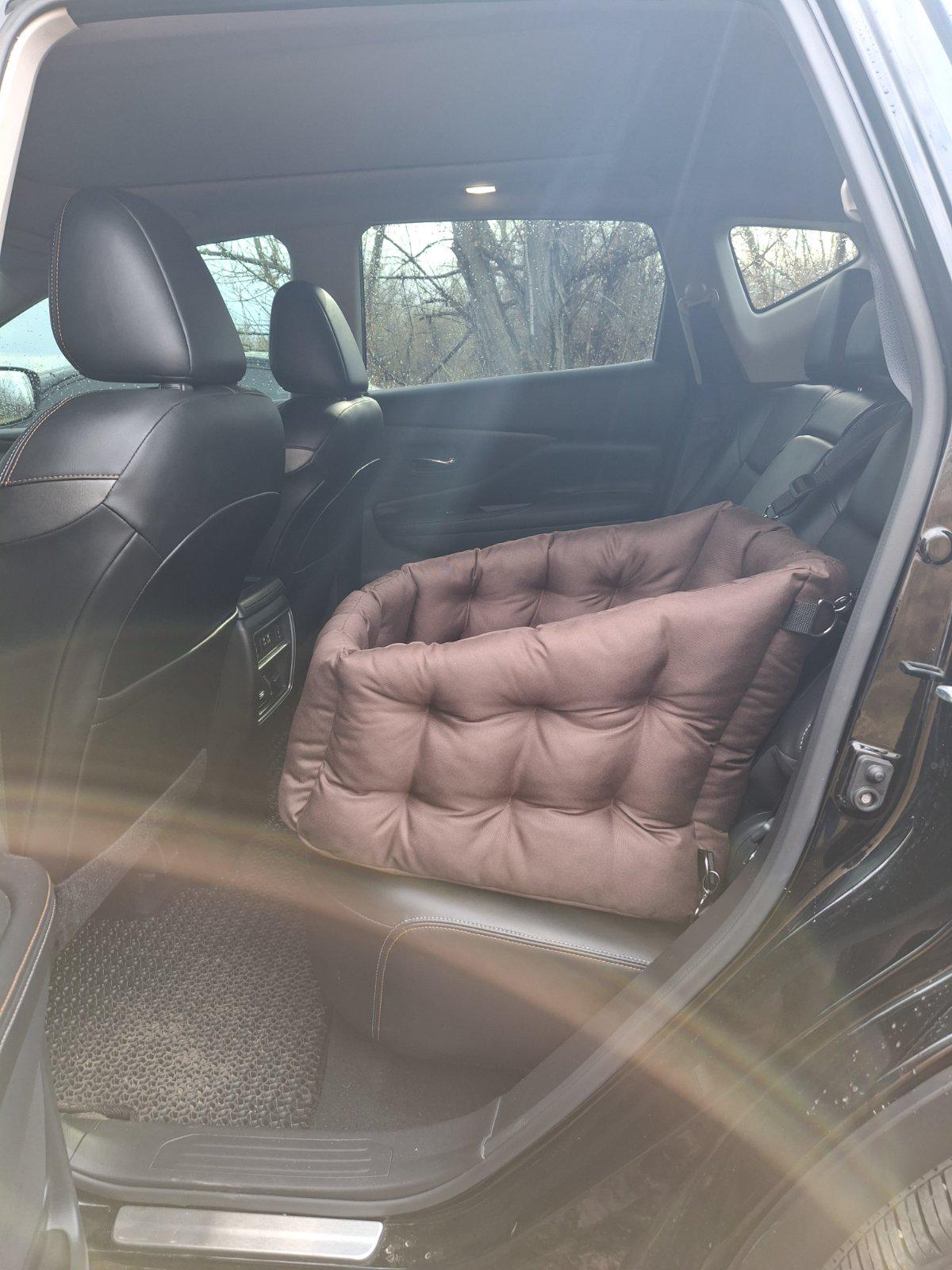 Крісло автомобільне для собак Huge and Tiny зі знімними ременями Waterproof Oxford 50x45 см Карамельний (25590402) - фото 6 Крісло автомобільне для собак Huge and Tiny зі знімними ременями Waterproof Oxford 50x45 см Карамельний (25590402) - фото 6