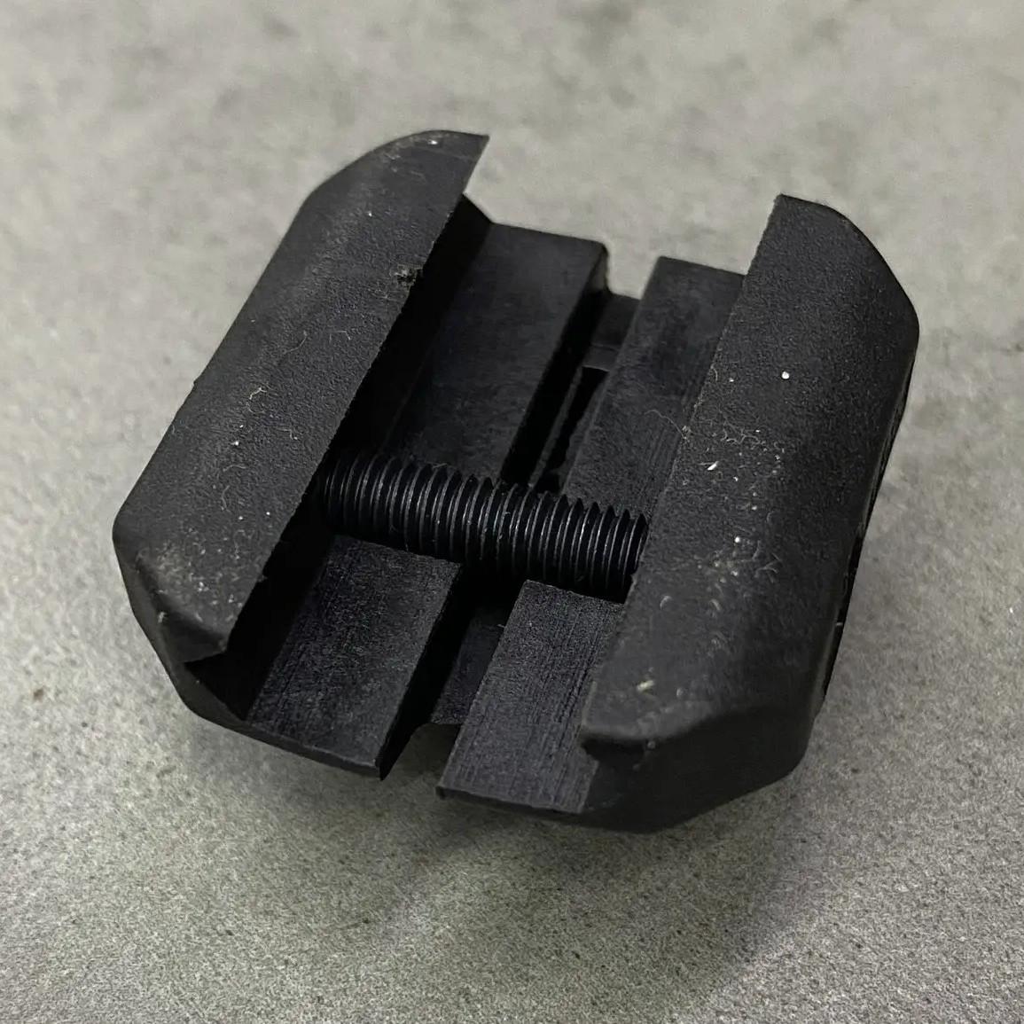 Гнездо посадочное под антабку DLG Tactical QD DLG-158 на Пикатинни Черный (241872) - фото 2 Гнездо посадочное под антабку DLG Tactical QD DLG-158 на Пикатинни Черный (241872) - фото 2