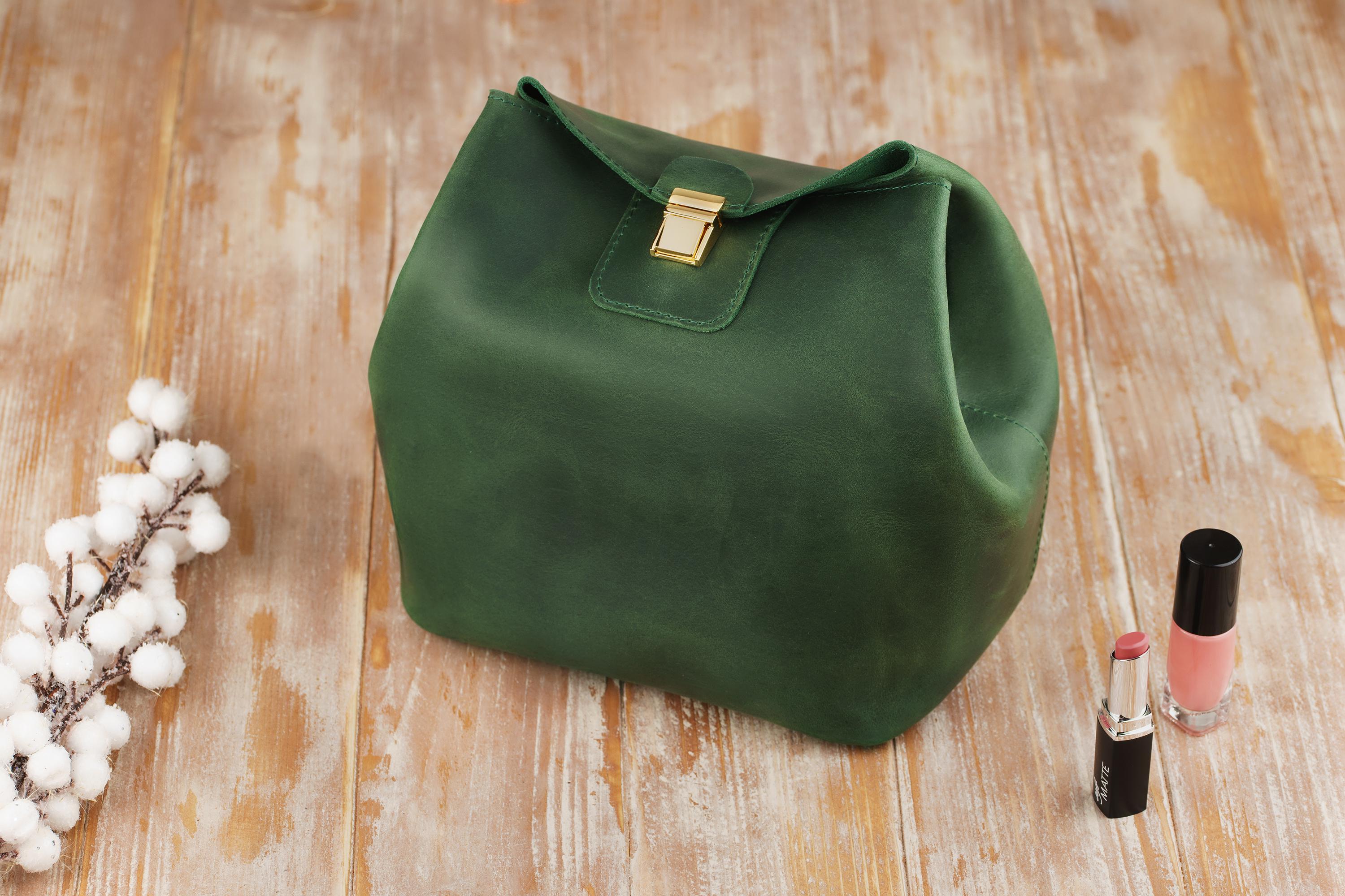 Косметичка жіноча шкіряна з персоналізацією Зелений S (751205)