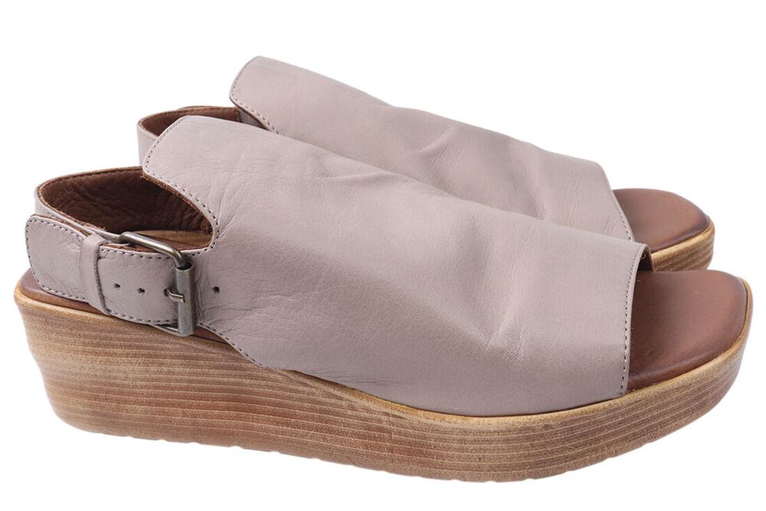 Босоножки женские Bueno из кожи на низком ходу с открытой пятой р. 38 Капучиновый (241-21LBC)