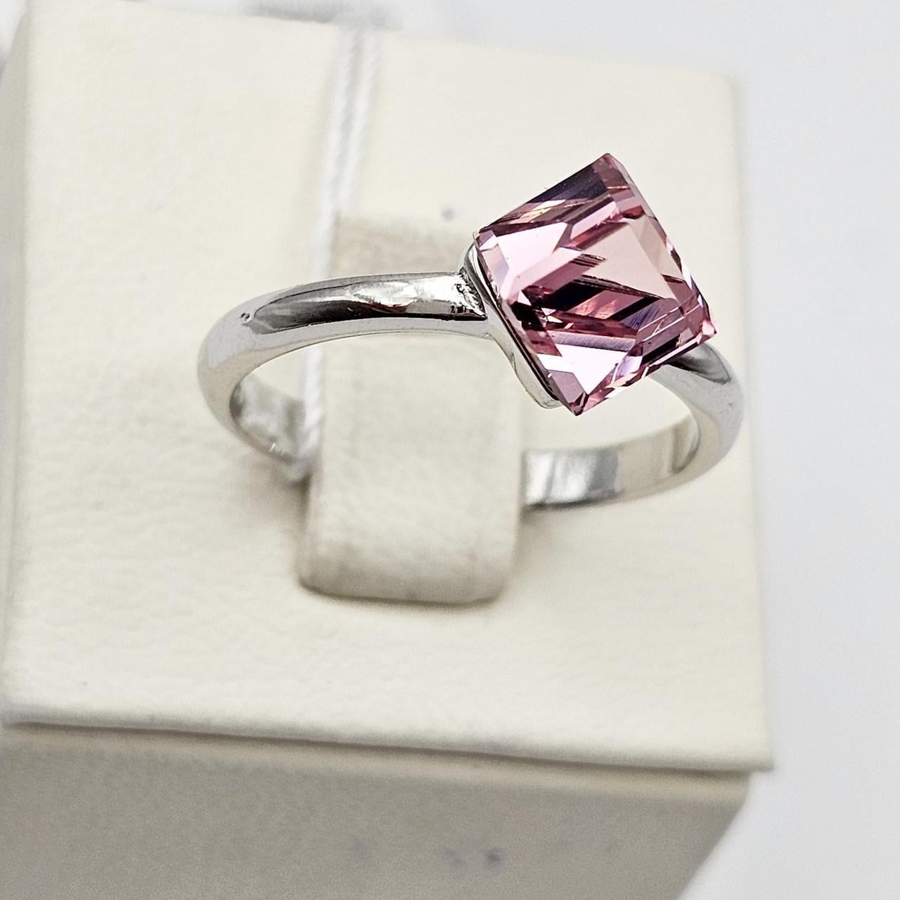 Кольцо серебряное с кристаллом Swarovski р. 17 2,28 г (2828370343) Кольцо серебряное с кристаллом Swarovski р. 17 2,28 г (2828370343)