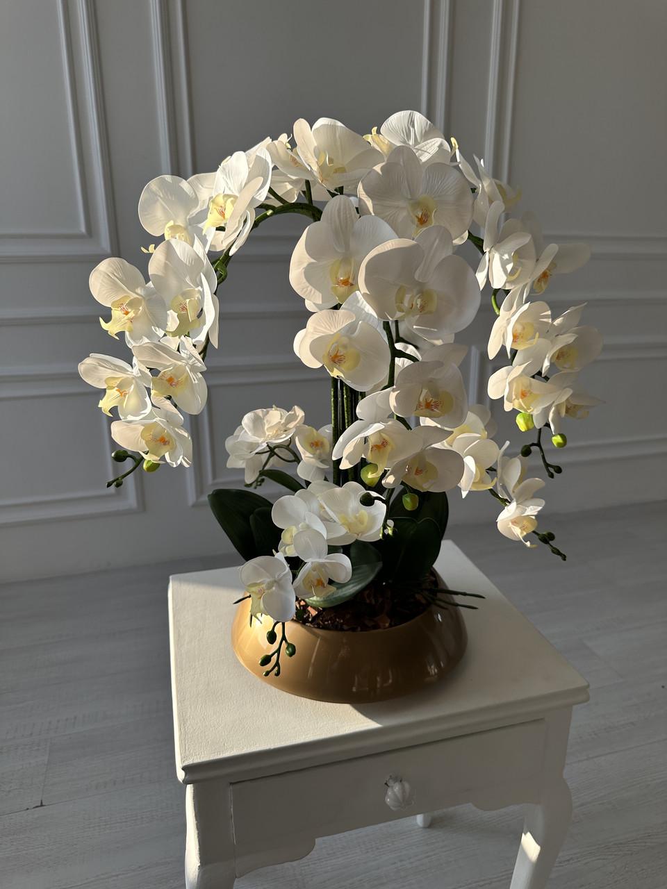 Композиция из латексных орхидей Premium на 9 веточек в золотом пластиковом кашпо. Бонсайница Белый (А060)