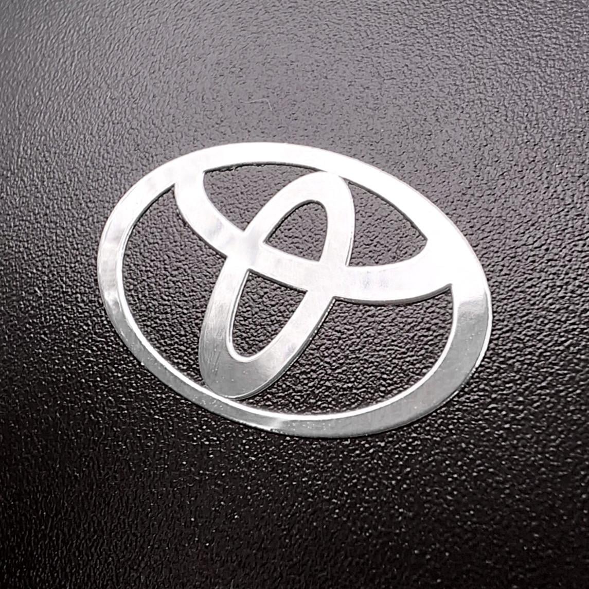 Эмблема Toyota в салон авто 2х1 см Хром глянцевый (2957759578)