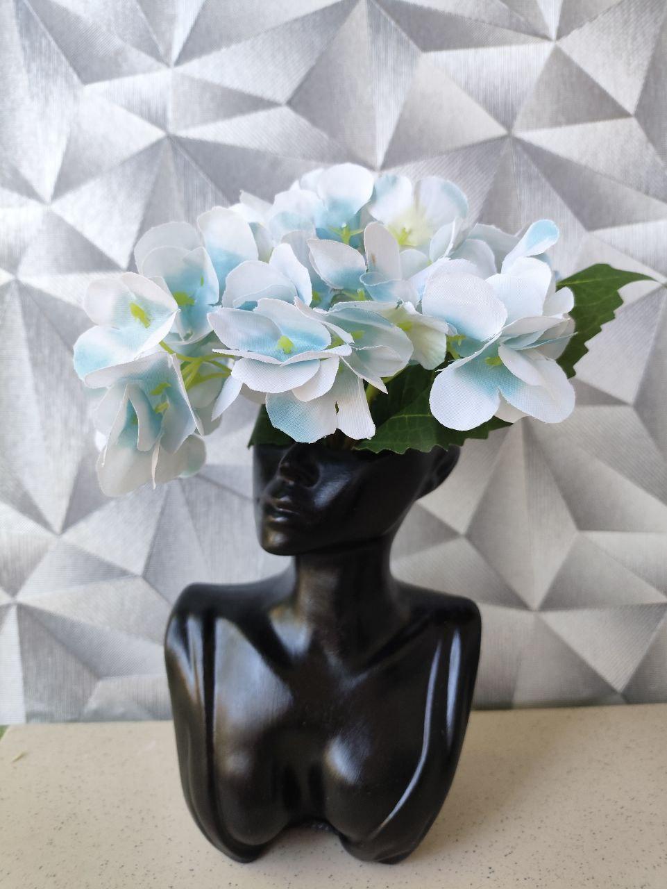 Ваза женский бюст с искусственной гортензией 16,5 см Черный (2754917981) - фото 4 Ваза женский бюст с искусственной гортензией 16,5 см Черный (2754917981) - фото 4