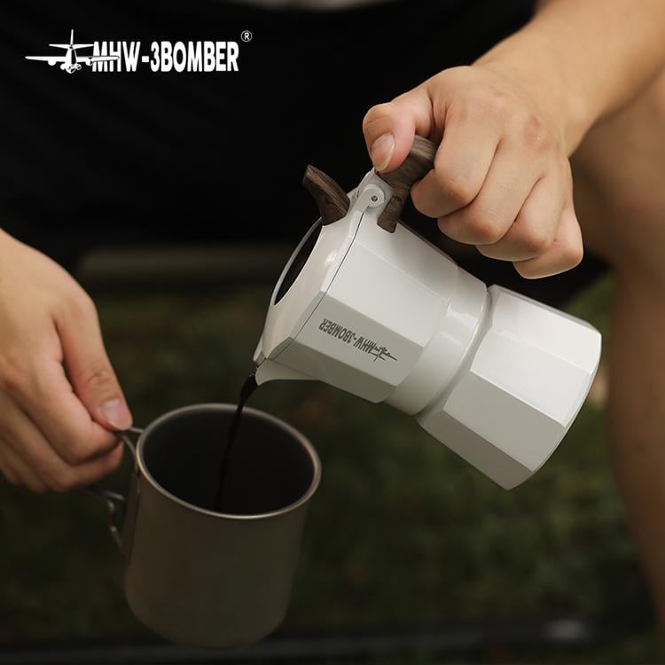 Гейзерная кофеварка с двойным клапаном MHW-3BOMBER Double Valve Moka Pot 180 мл White (M5889W) - фото 3 Гейзерная кофеварка с двойным клапаном MHW-3BOMBER Double Valve Moka Pot 180 мл White (M5889W) - фото 3