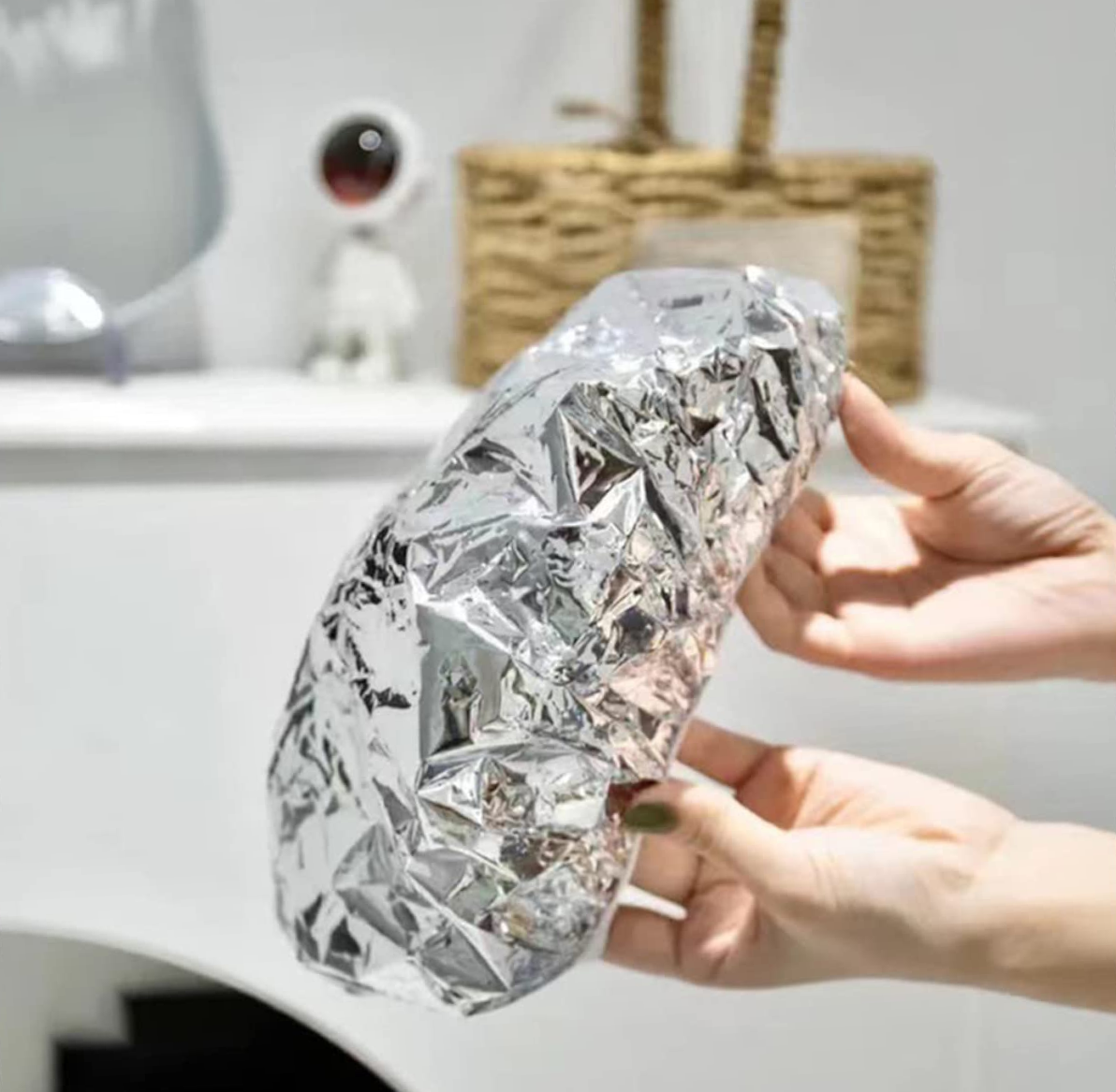 Шапочка для волосся з алюмінієвої фольги на еластичній резинці 1 шт. Сріблястий - фото 7 Шапочка для волосся з алюмінієвої фольги на еластичній резинці 1 шт. Сріблястий - фото 7