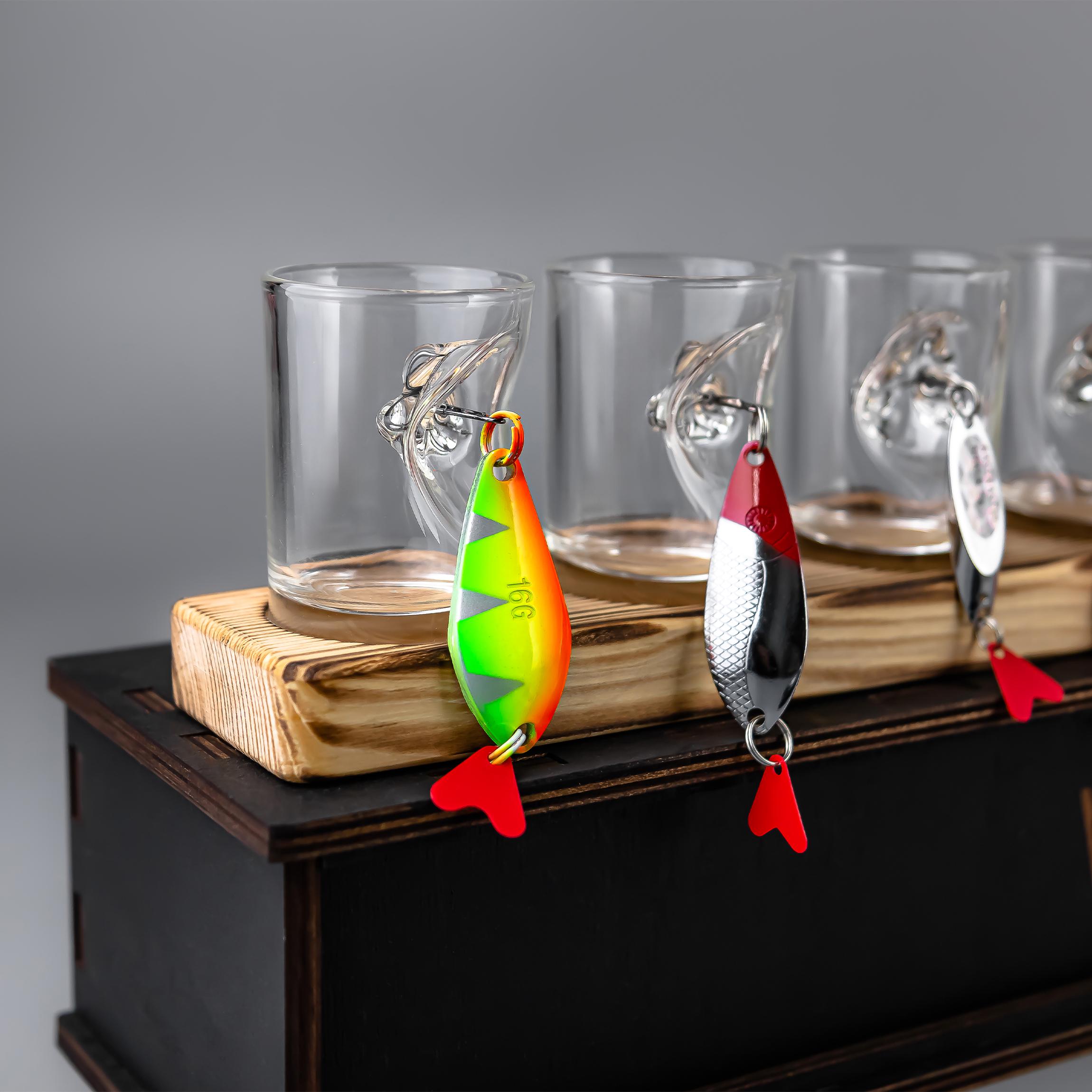 Набор рюмок с блеснами на подставке с упаковкой (24842969)