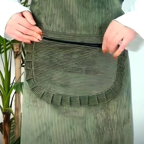 Фартук на кухню женский с декором вельветовый (C00426) - фото 4