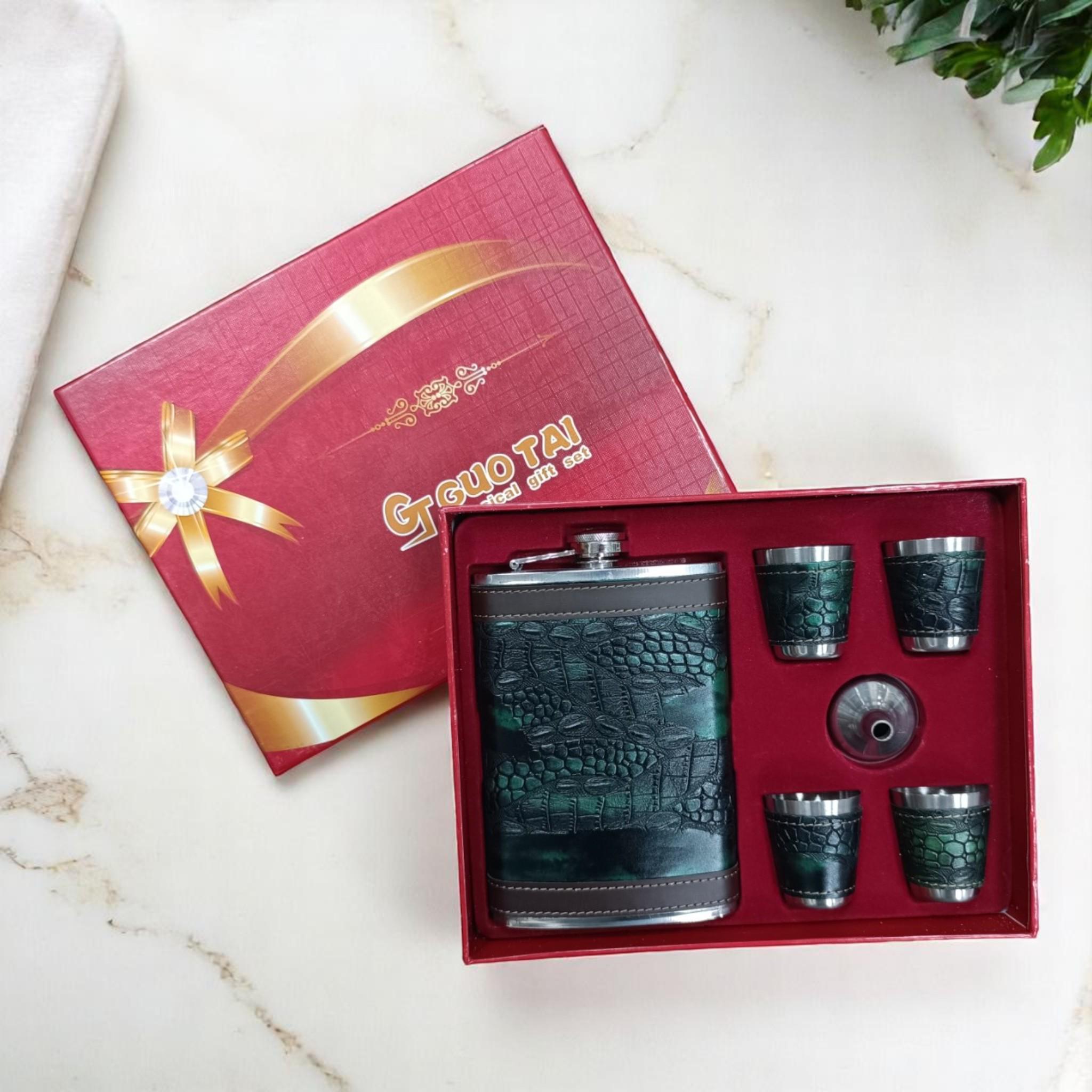 Набір подарунковий GT Alligator 6в1 фляга/лійка/стопки 4 шт. 9Oz 256 мл (26621597) - фото 2 Набір подарунковий GT Alligator 6в1 фляга/лійка/стопки 4 шт. 9Oz 256 мл (26621597) - фото 2