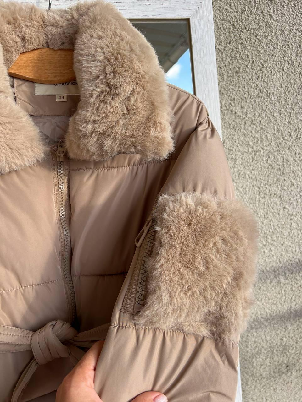 Куртка жіноча Snow Passion 6211 пілот з поясом хутро подовжена р. 48 Бежевий (1009) - фото 3 Куртка жіноча Snow Passion 6211 пілот з поясом хутро подовжена р. 48 Бежевий (1009) - фото 3
