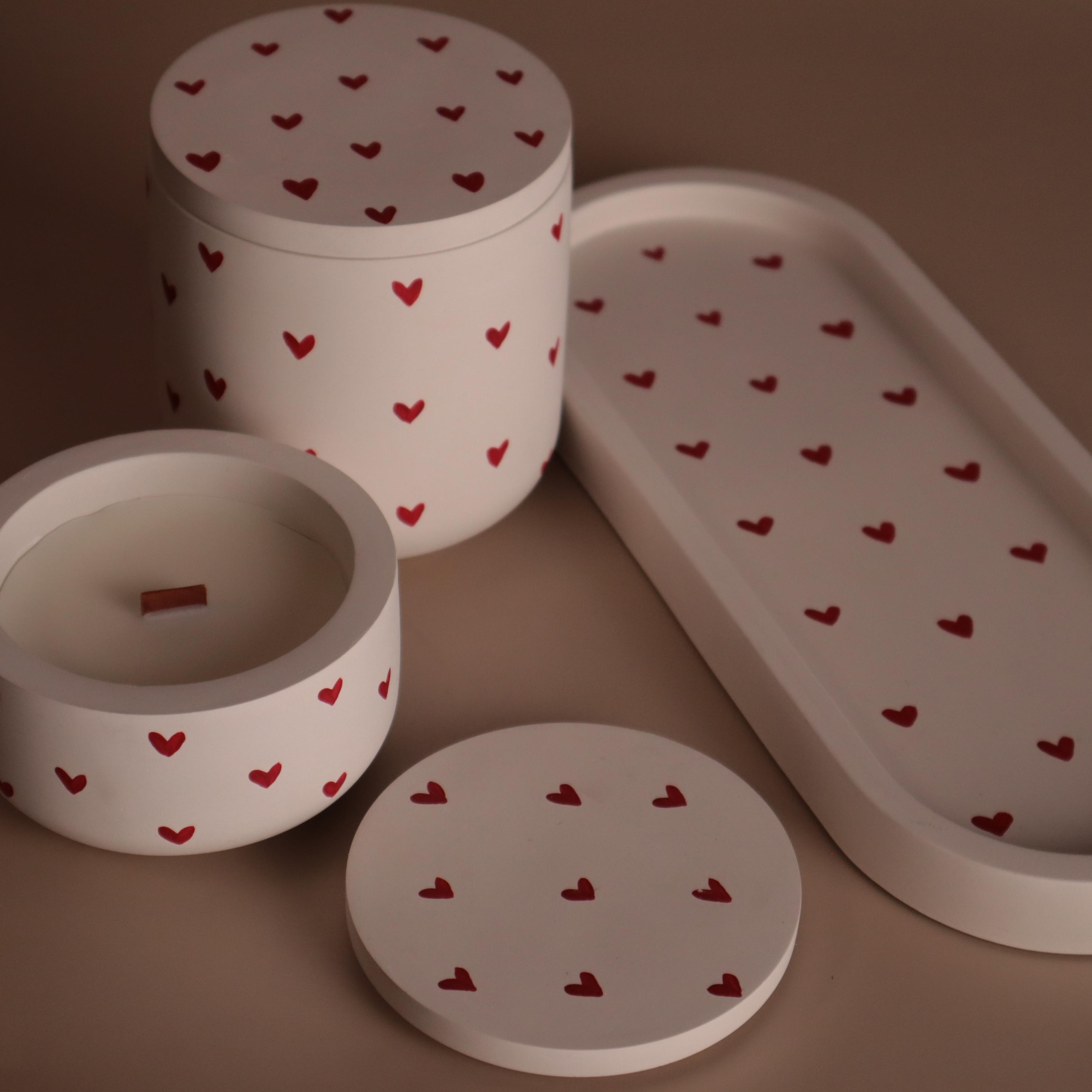 Подарунковий набір аромасвічок Wax Harmony Ваніль з сердечками з підставкою овальна 100/264 мм Білий (3000071)